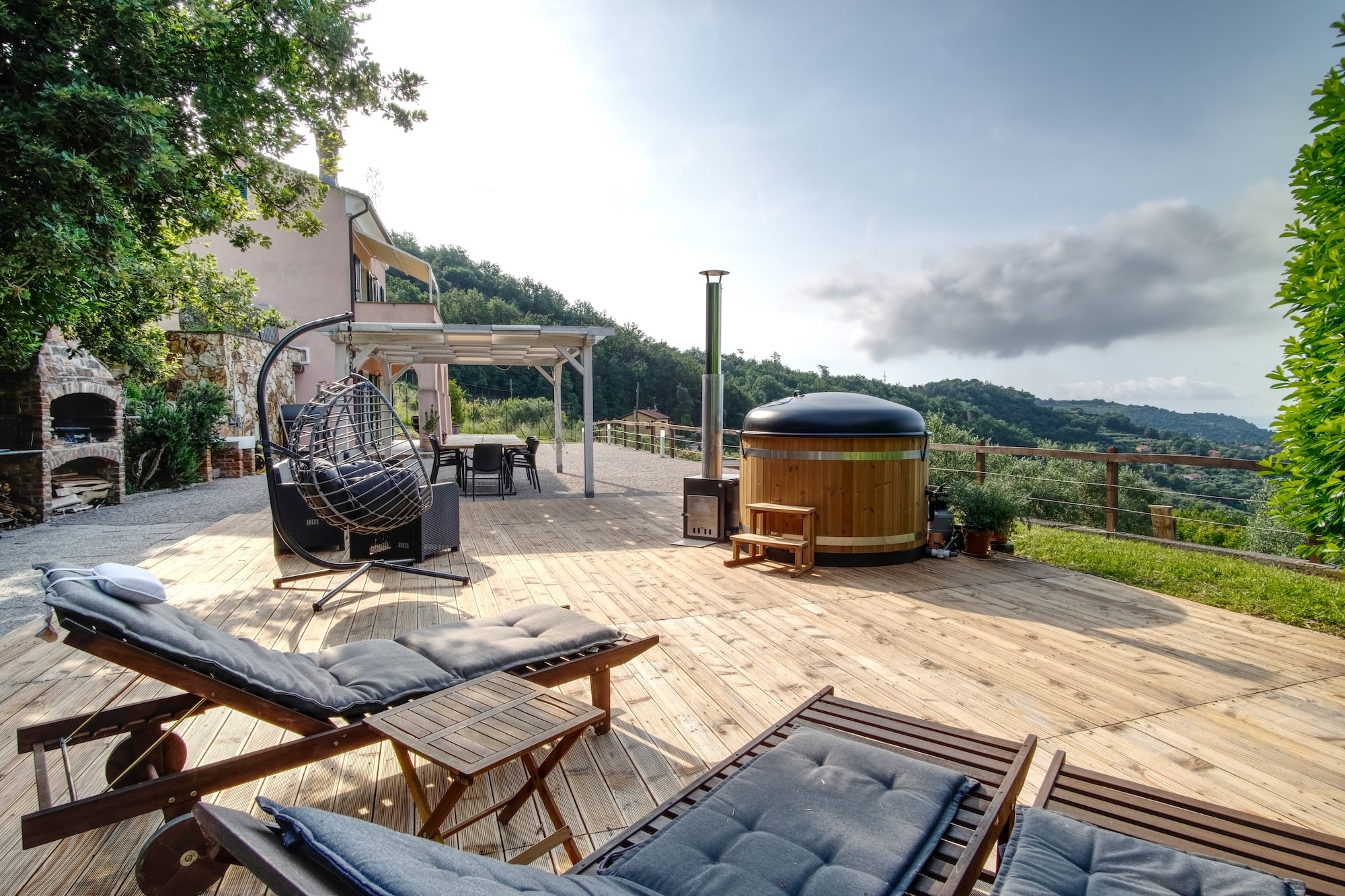 TRA GLI ULIVI E LE STELLE - FINALE LIGURE - 4672-4675